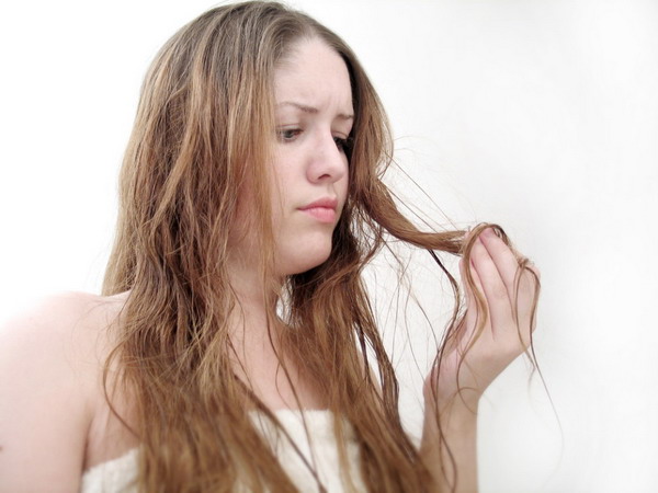 Очень сальные волосы могут при отсутствии лечения привести к алопеции