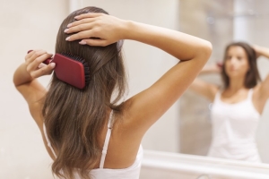 Маски для волос с эфирными маслами: инструкция по аромарасчесыванию