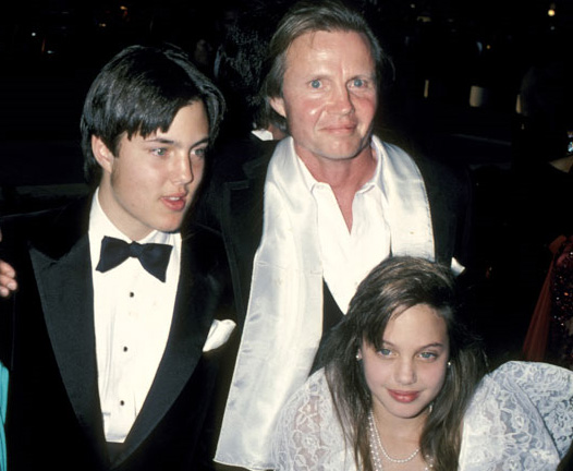 Отец Анджелины Джоли в молодости и сейчас - отношения с дочерью