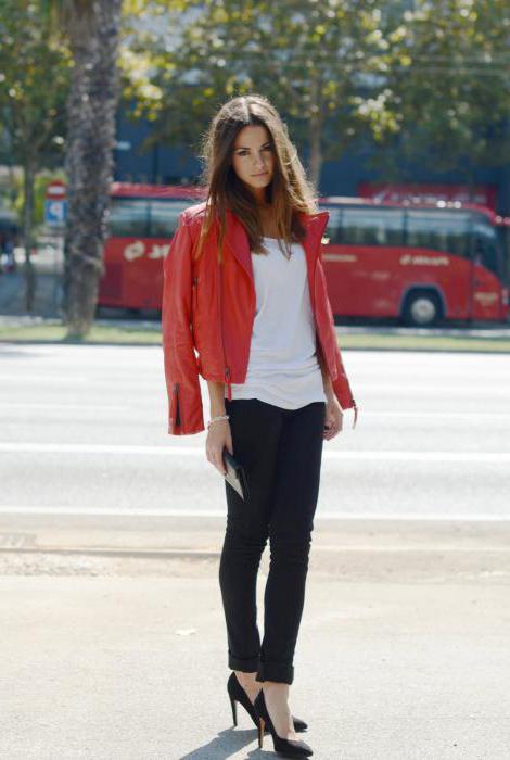 Красная куртка женская с чем носить