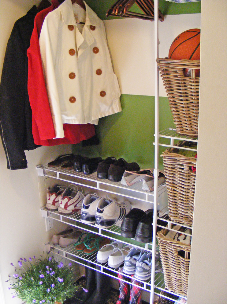 Порядок в шкафу: полки для обуви
