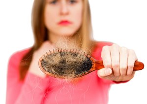 Почему сильно выпадают волосы
