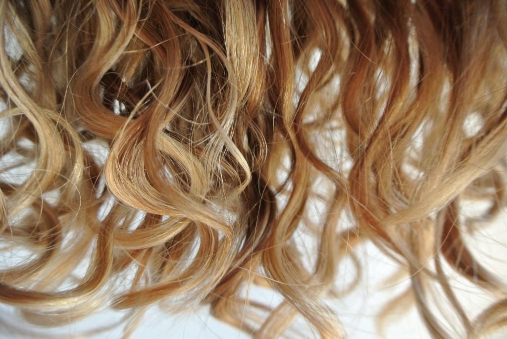 Как накрутить волосы волнами без плойки