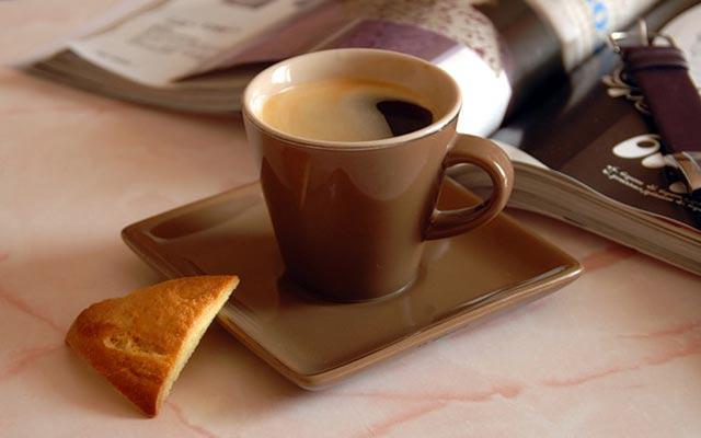 сухарик и кофе на завтрак