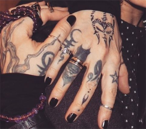 Татуировки Наргиз связаны со значительными событиями в ее жизни