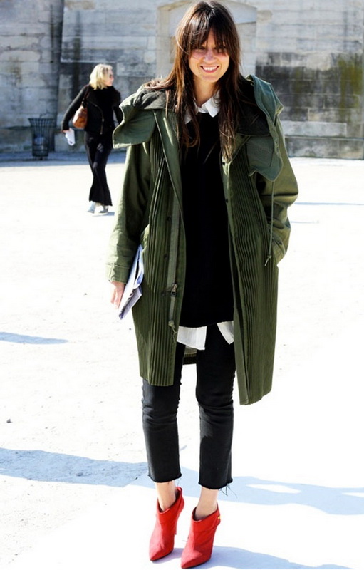 Девушка в зеленой куртке