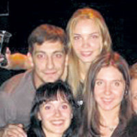 Арик (студенческое прозвище Ольги АРНТГОЛЬЦ) с Артёмом ТКАЧЕНКО (слева) до сих пор дружат (на встрече выпускников «Щепки», 2007 г.)