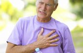Боль в грудине посередине – причины, патологии и лечение