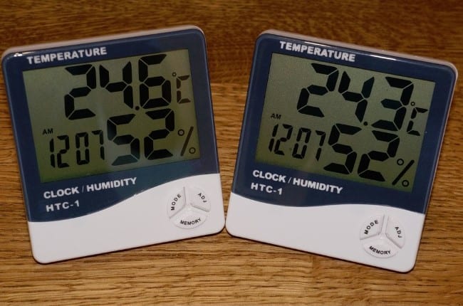 Установите несколько термогигрометров в комнате для более точных данных 