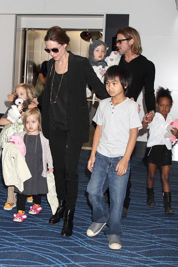 Бред Питт и Анджелина Джоли с детьми