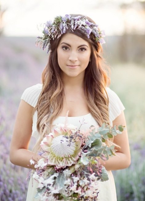 Невеста с цветочным венком