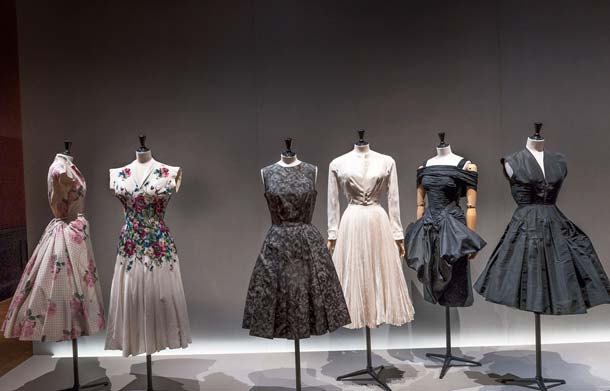 мода 50-х годов прически и платья