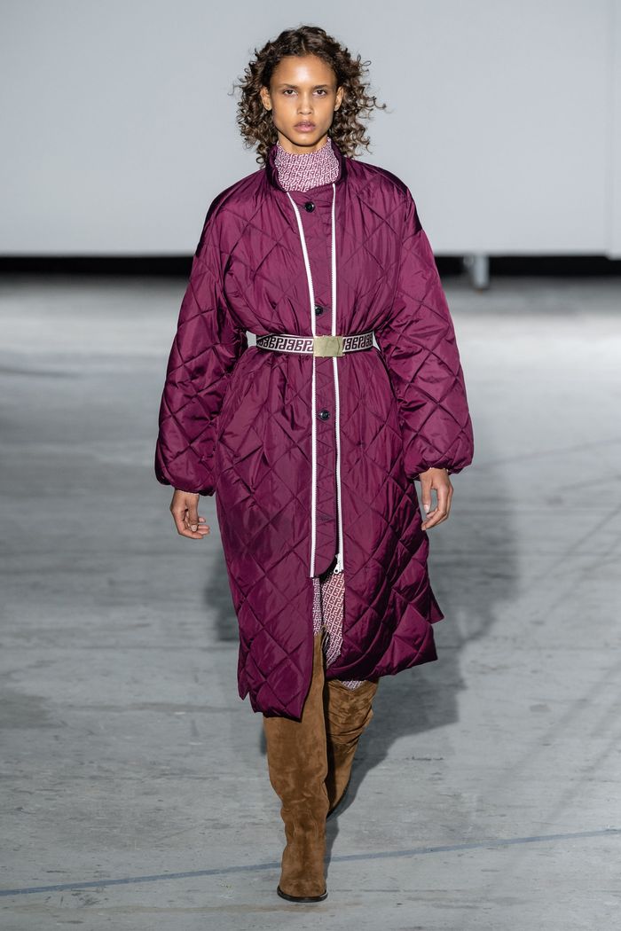 Модное стеганное пальто осень-зима 2019-2020 из коллекции Baum und Pferdgarten