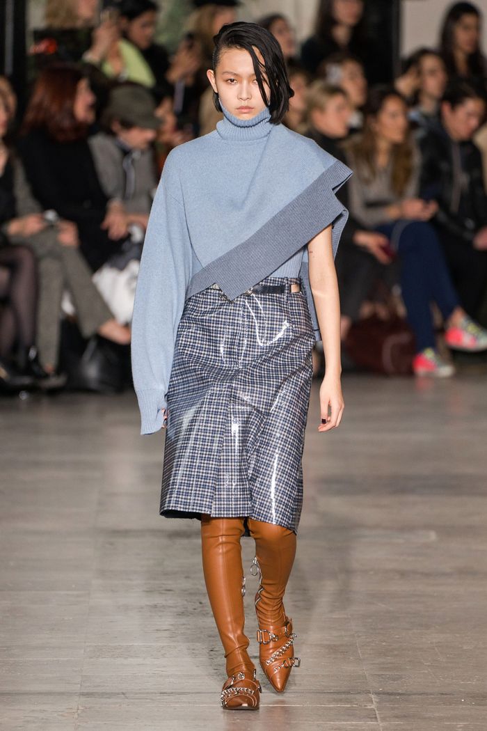 Модная виниловая юбка осень-зима 2019-2020 Cédric Charlier