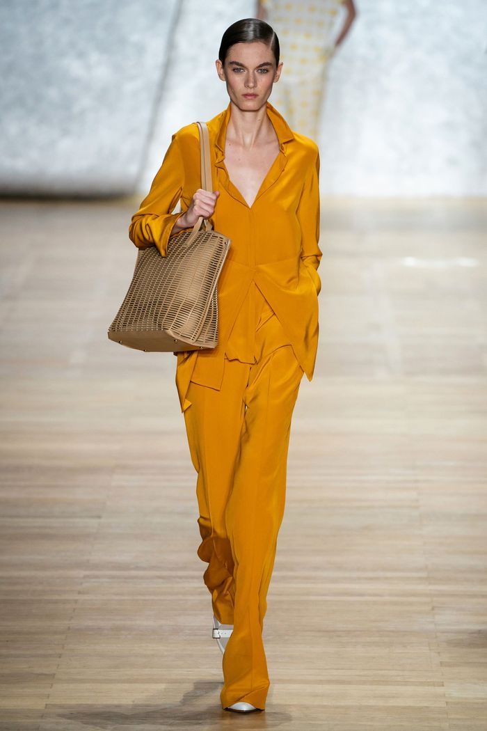 Модные цвета женских брюк 2020 года. Коллекция Akris