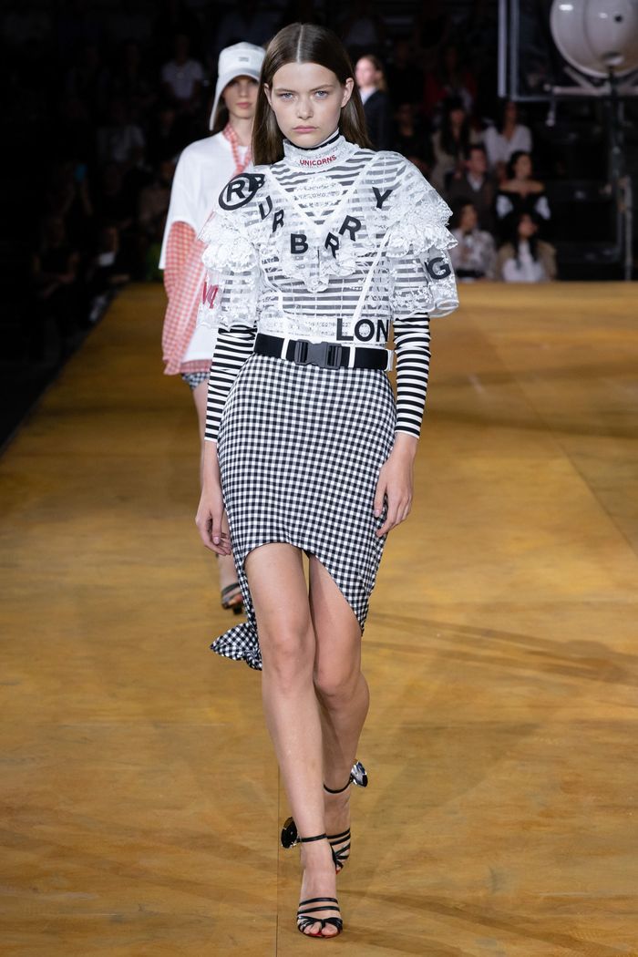 Модная асимметричная юбка 2020 из коллекции Burberry