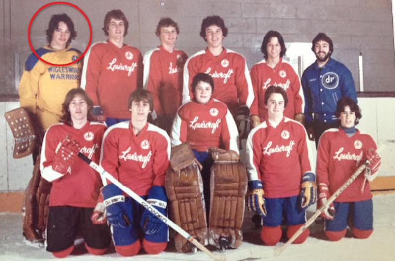Киану Ривз с школьной хоккейной командой, 1981 год/ Фото с сайта theuglyorange.com